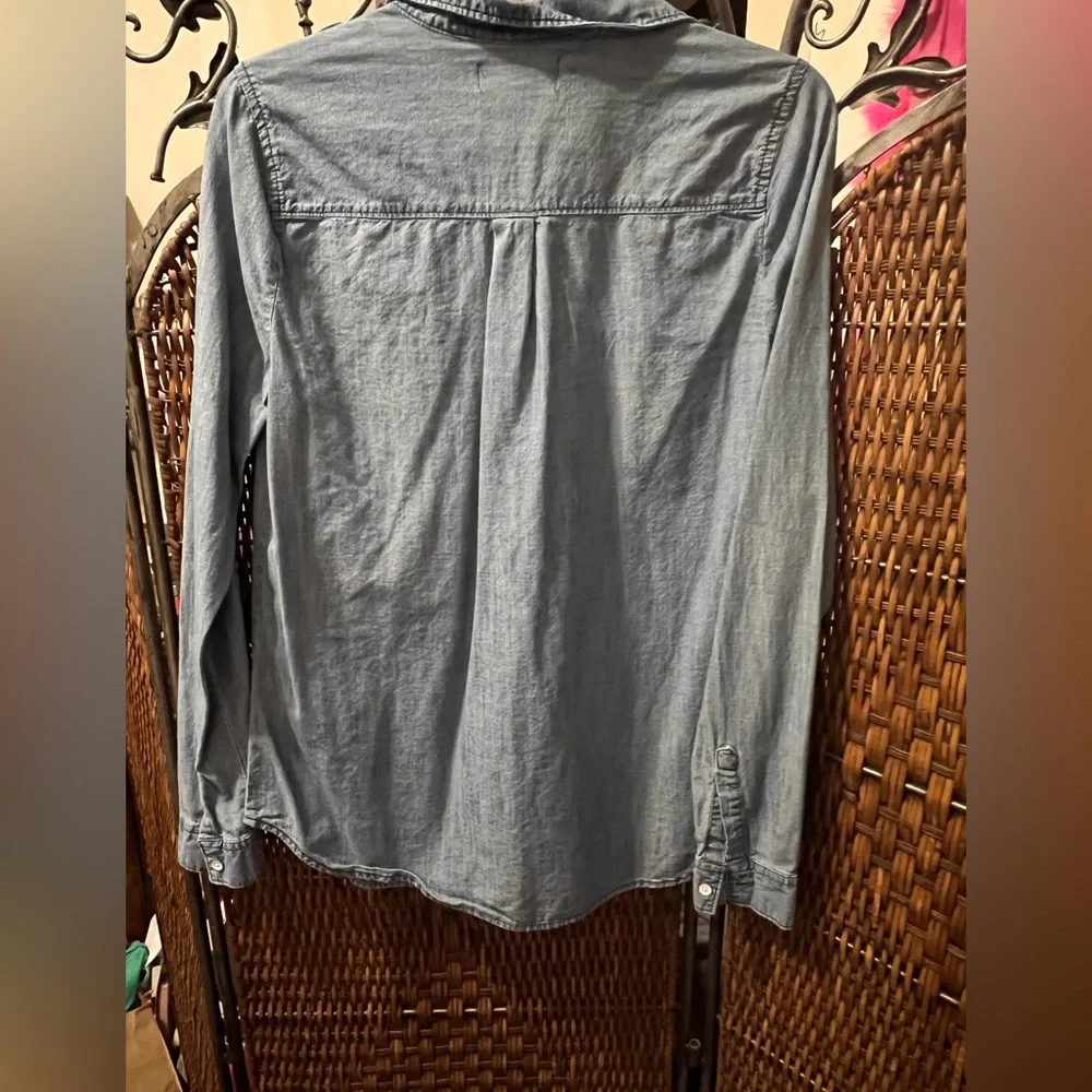 Button up jean shirt. Like new. Size S.,long sleeve - Picture 4 of 4